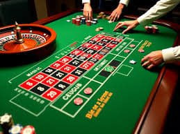 Tampilan Featured Games di platform crown togel menampilkan pilihan slot unggulan termasuk Aviator, Sweet Bonanza, dan Gates of Olympus